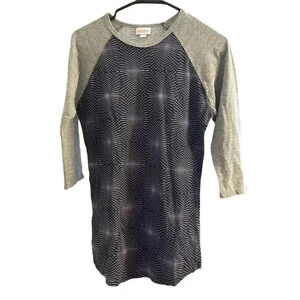 LULAROE SIZE SMALL TOP WITH GRAYS AND DESIGN